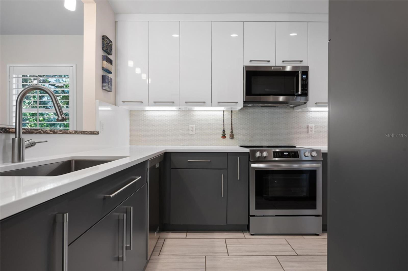 226 Chartley Ct N - Photo 3 of 20