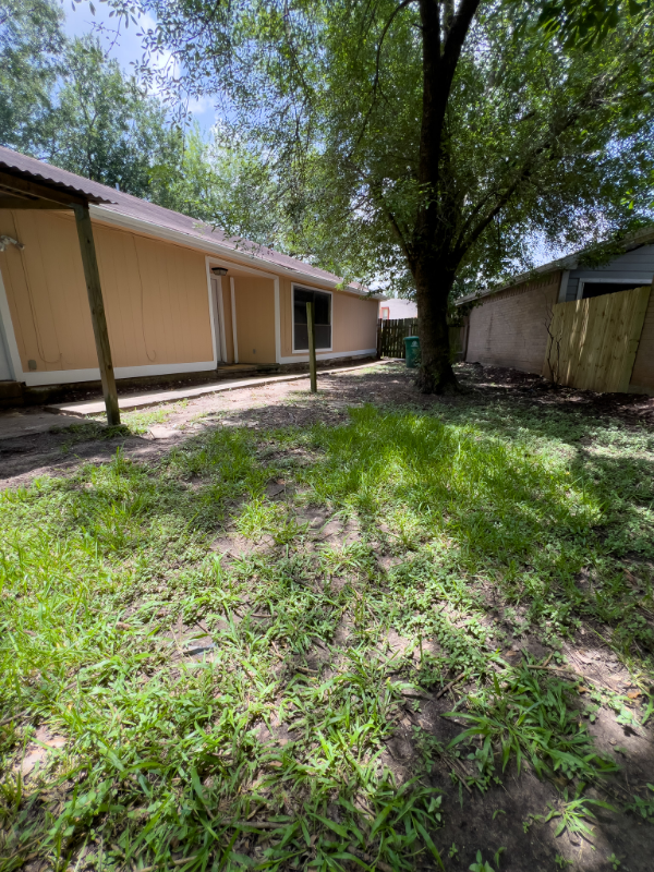 12704 Hollandale Dr - Photo 4 of 20