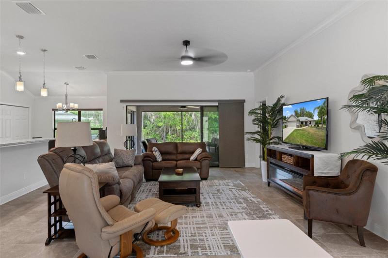 2797 N Hythe Pt - Photo 3 of 20