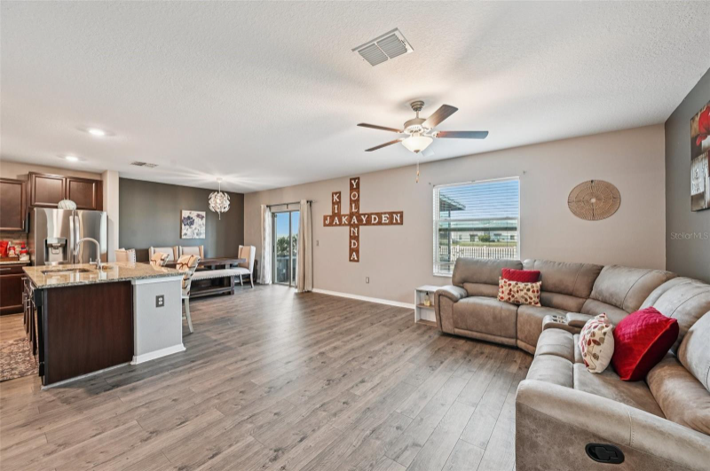 15461 Broad Brush Dr - Photo 3 of 20