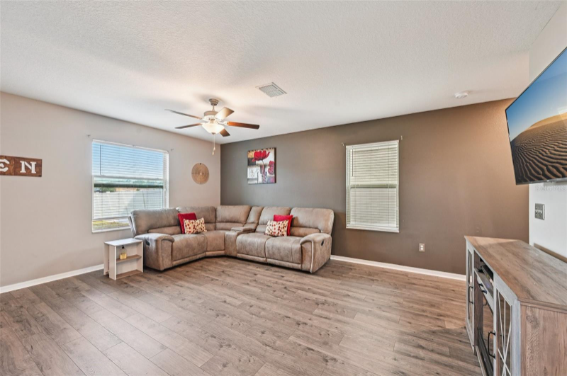 15461 Broad Brush Dr - Photo 5 of 20