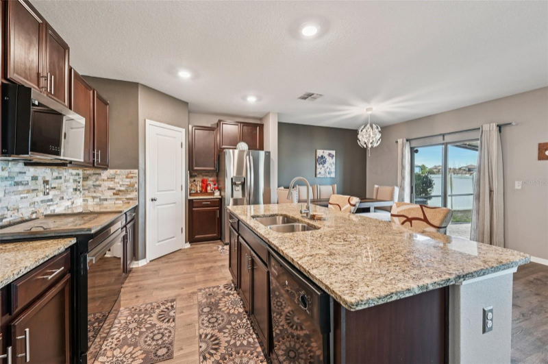 15461 Broad Brush Dr - Photo 6 of 20