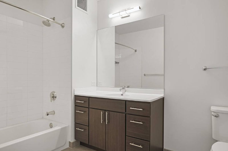 153 W Superior St - Photo 7 of 12