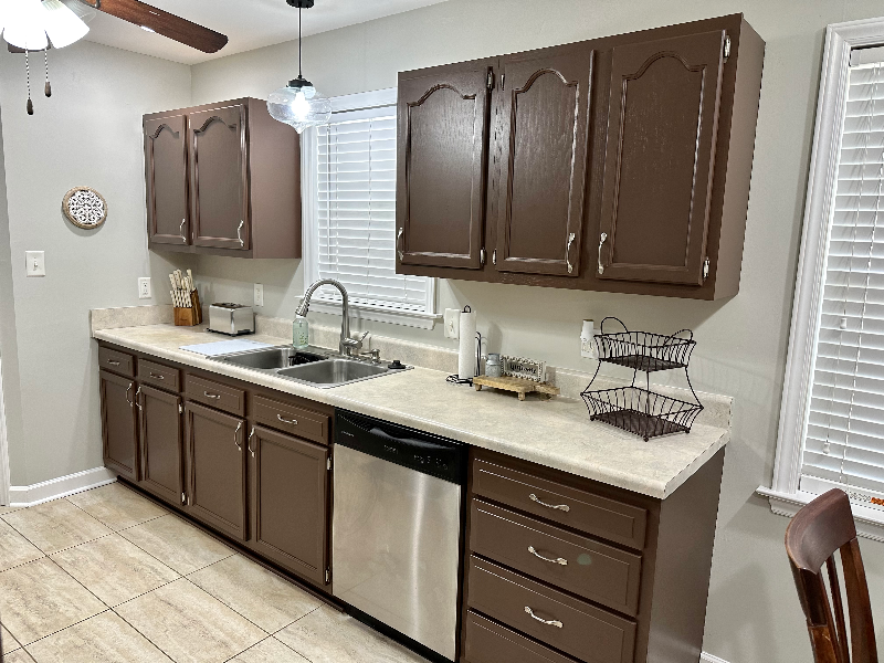 1642 Thompson Dr - Photo 3 of 17