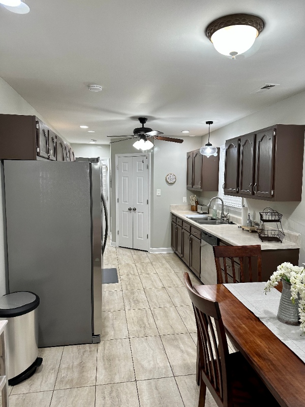 1642 Thompson Dr - Photo 7 of 17