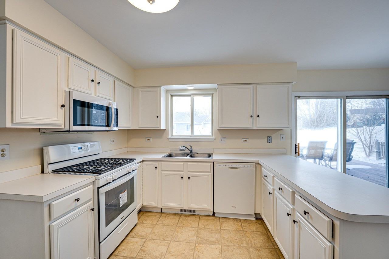 2159 Schumacher Dr - Photo 6 of 27