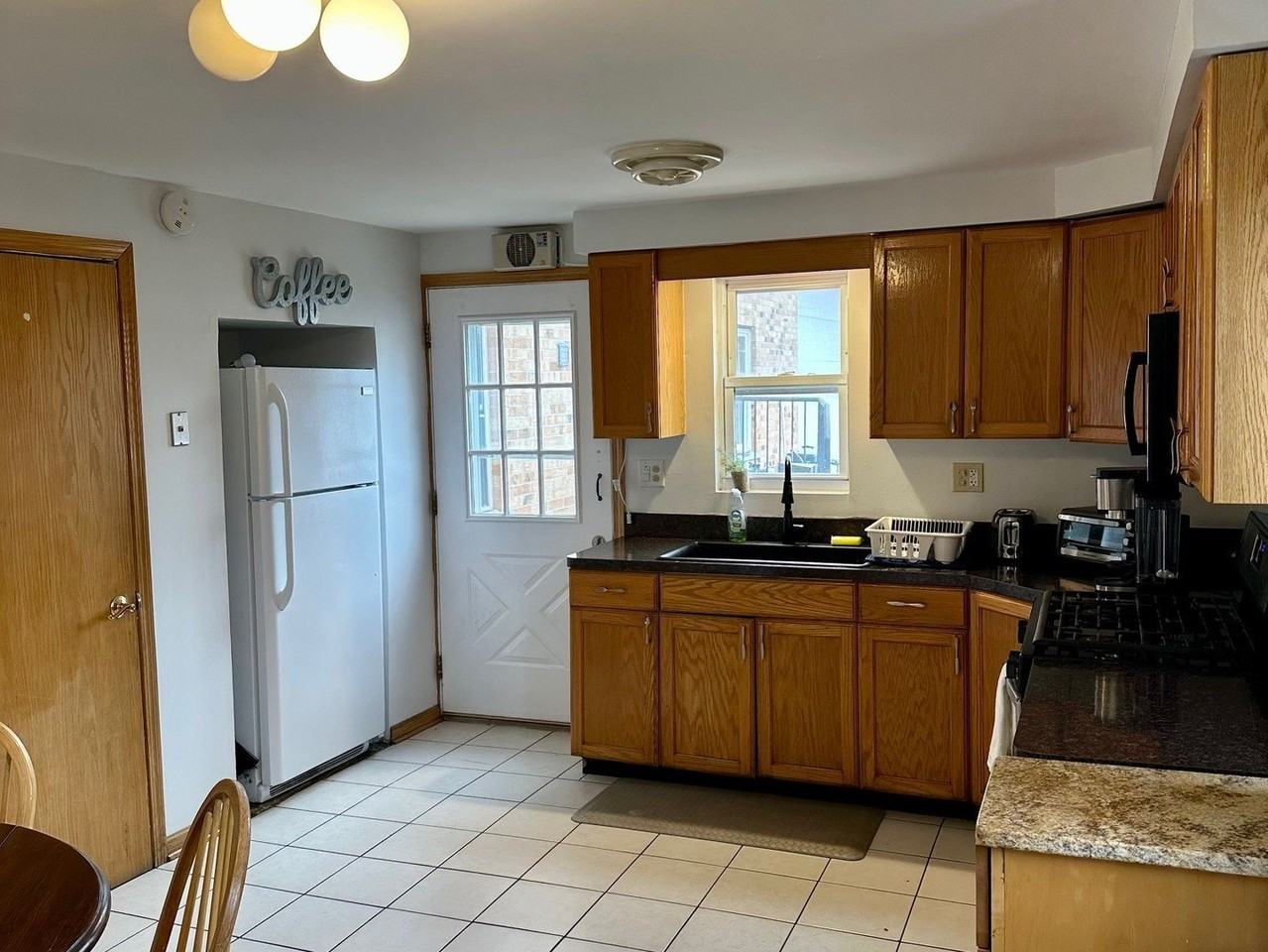 915 E Oakton St Ste A #A - Photo 4 of 36