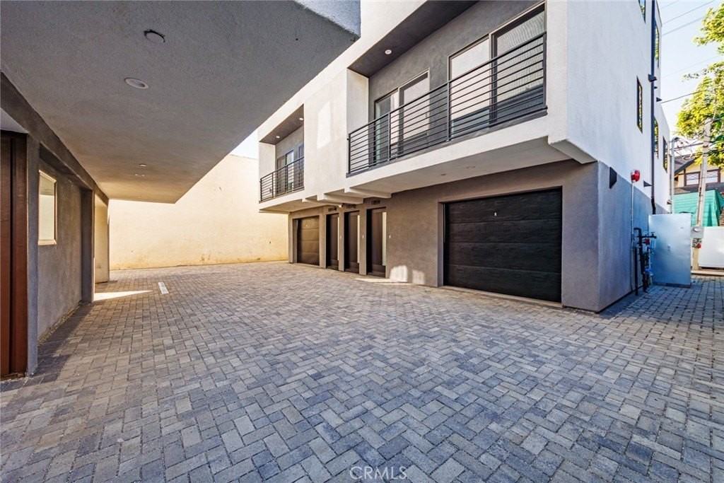 1859 Crenshaw Blvd - Photo 4 of 31