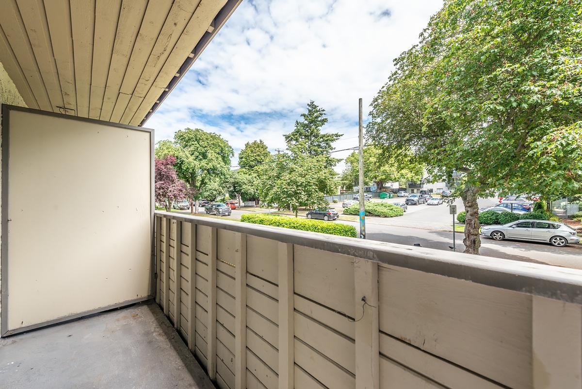 Royal Graham Apartments - Photo 6 of 13