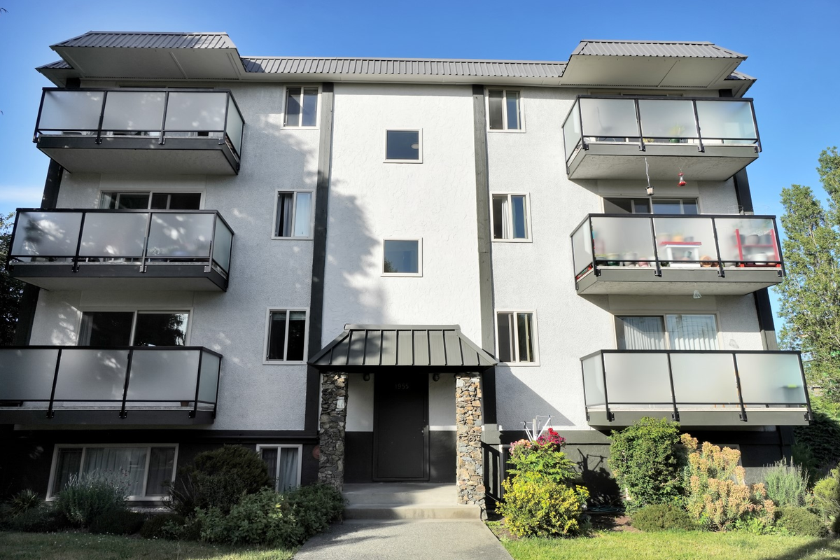 Madrona Manor Apartments - Photo 2 of 18