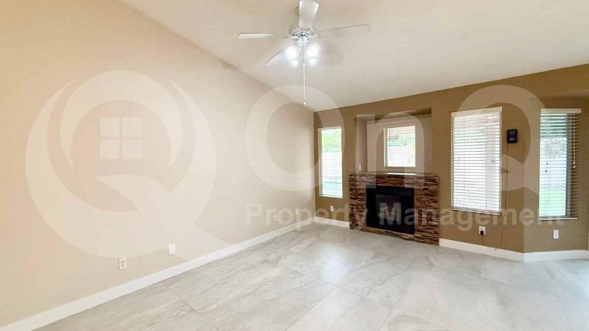 10828 W Utopia Rd - Photo 6 of 10
