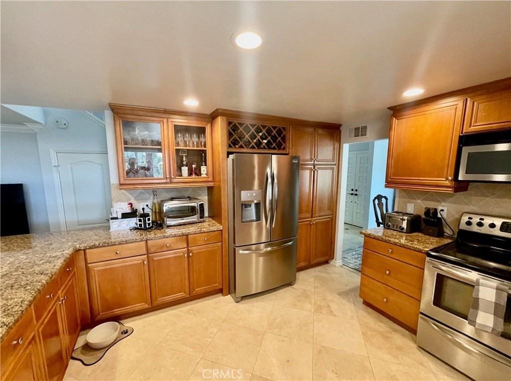 25911 El Segundo St - Photo 6 of 32