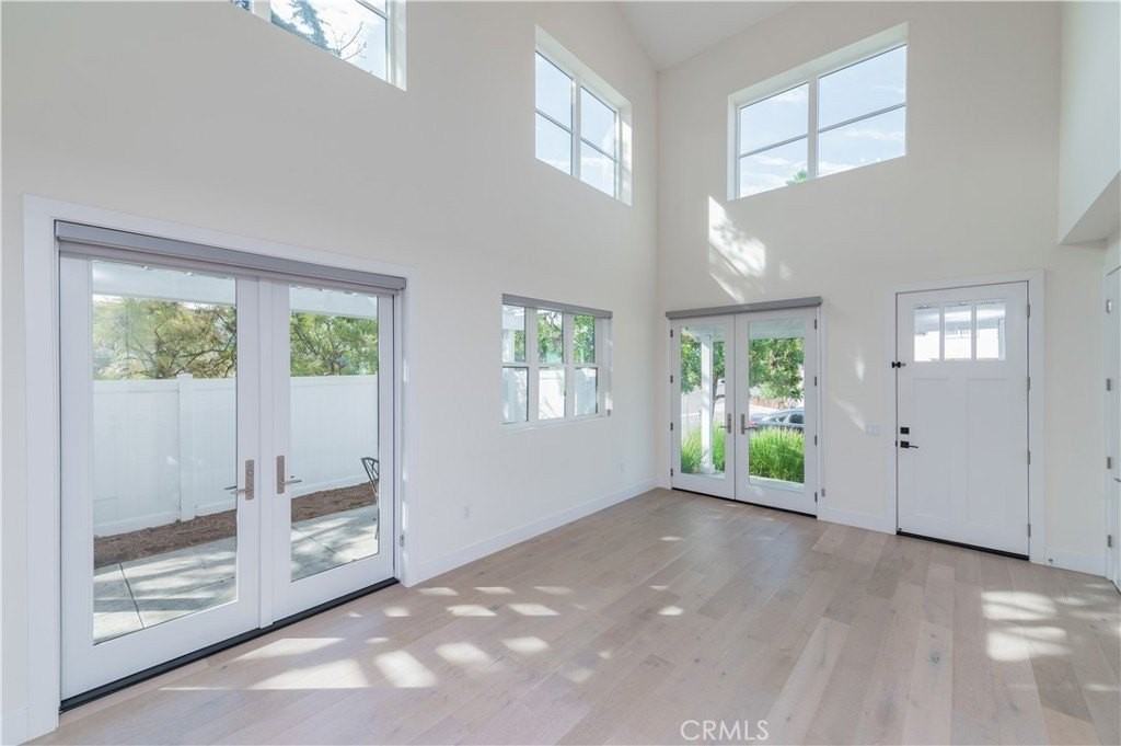 146 E 18th St - Photo 6 of 27