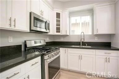 622 W 85th St #1-2 - Photo 4 of 18