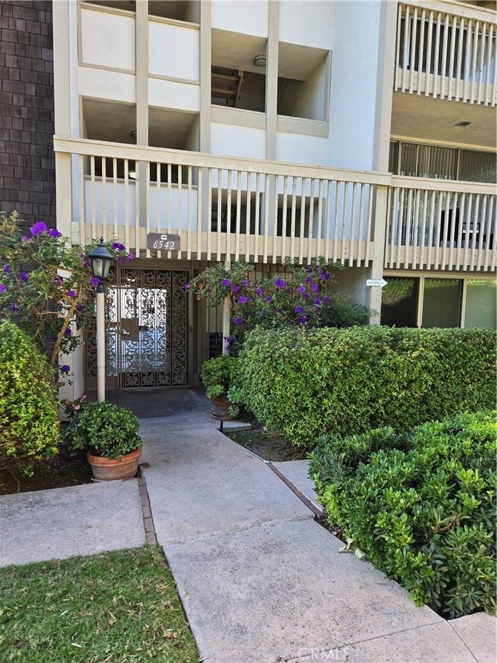 6542 Ocean Crest Dr #C211 - Photo 2 of 15