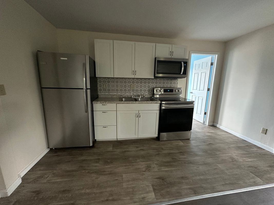 107 W Pulteney St - Photo 2 of 10