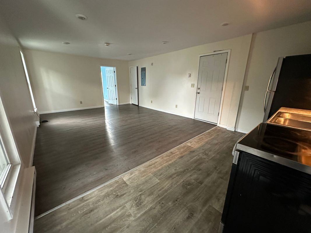 107 W Pulteney St - Photo 4 of 10