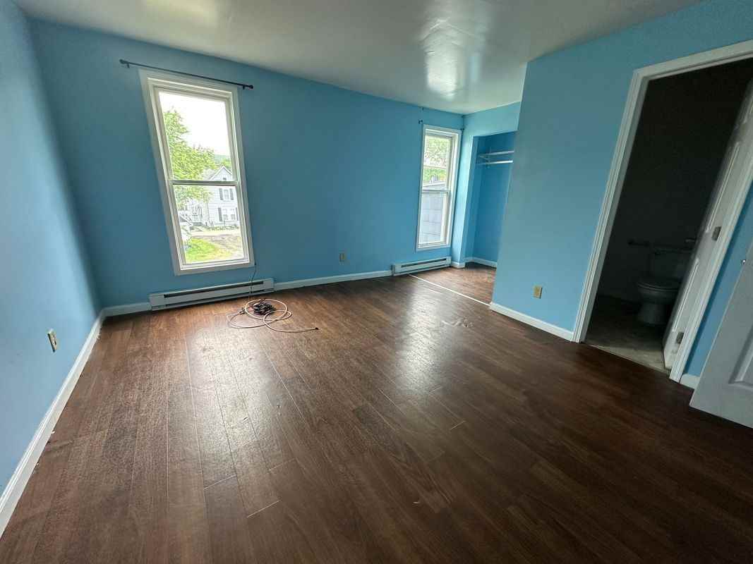 107 W Pulteney St - Photo 5 of 10