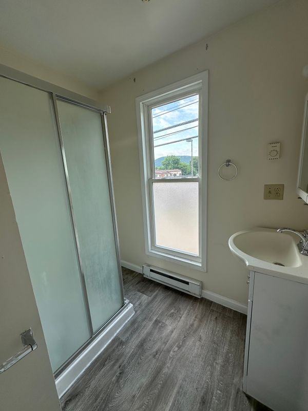 107 W Pulteney St - Photo 7 of 10