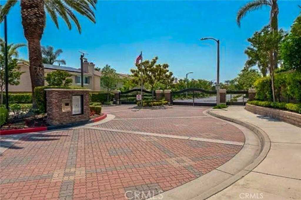 11847 Worcester Dr - Photo 2 of 28