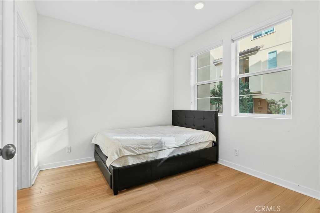 14130 Bay St - Photo 3 of 37