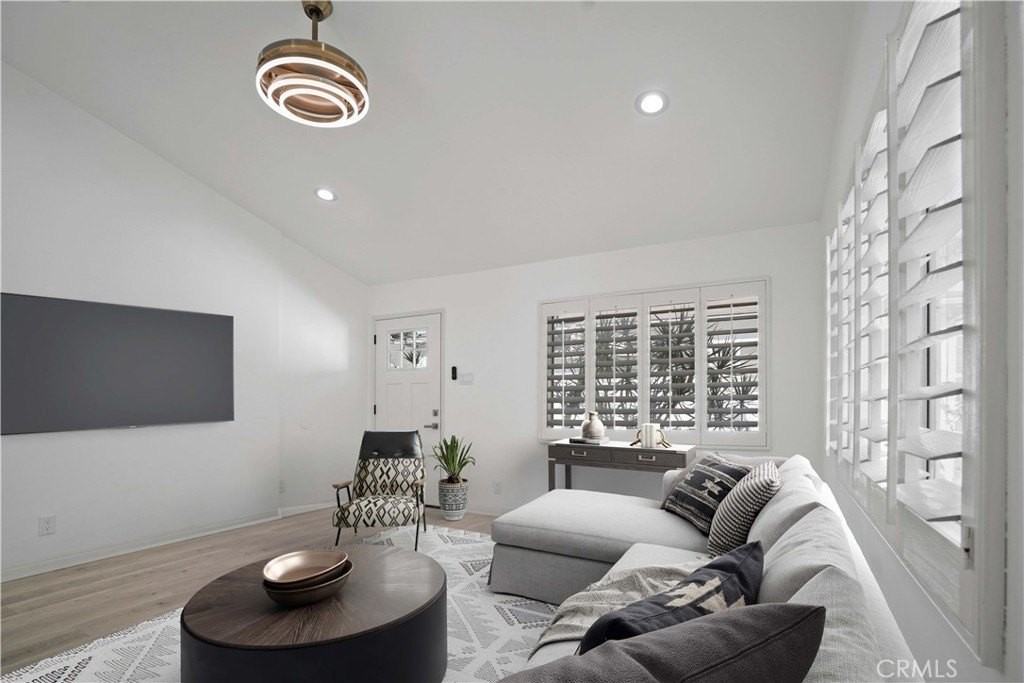 10848 Huston St - Photo 4 of 33