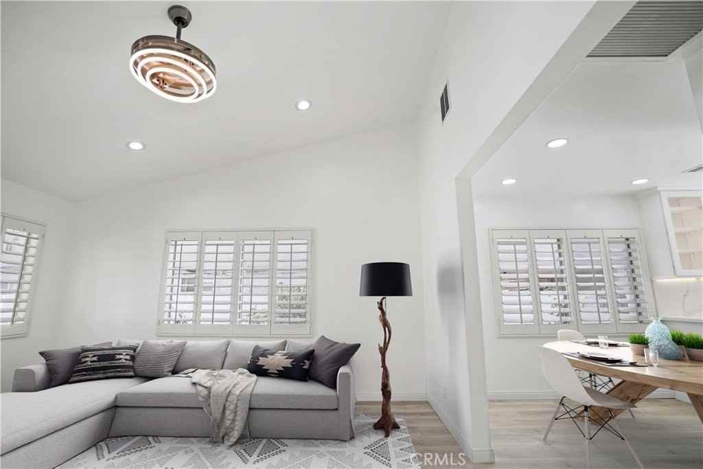 10848 Huston St - Photo 5 of 33