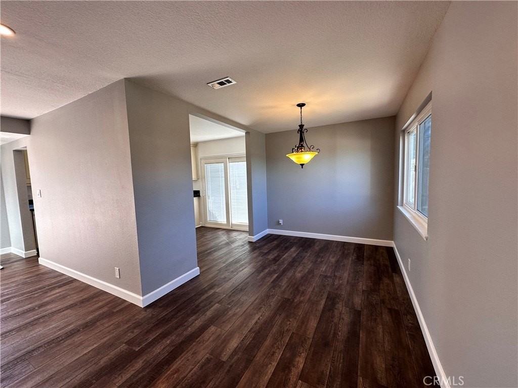 1261 Harold Ave - Photo 3 of 20