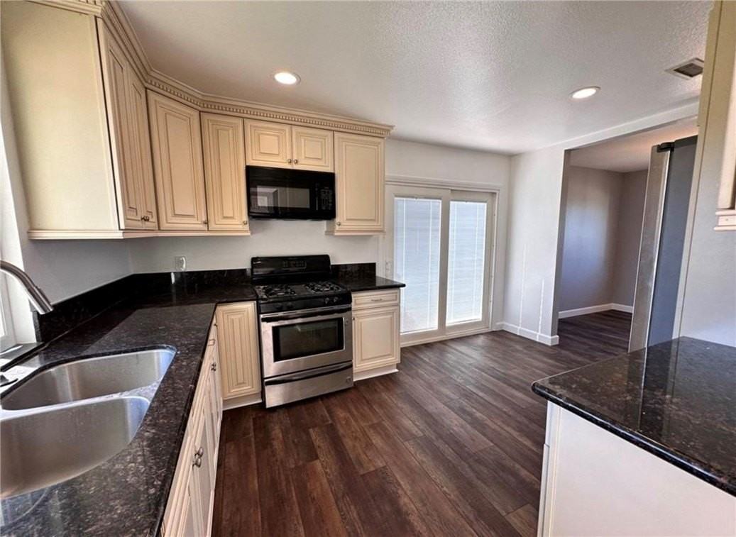 1261 Harold Ave - Photo 5 of 20