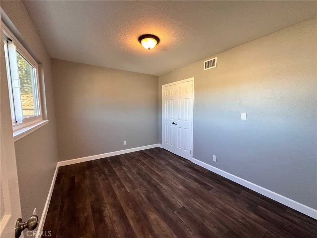 1261 Harold Ave - Photo 7 of 20