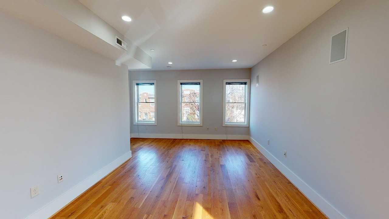 1159 Oates St Ne #B - Photo 3 of 13