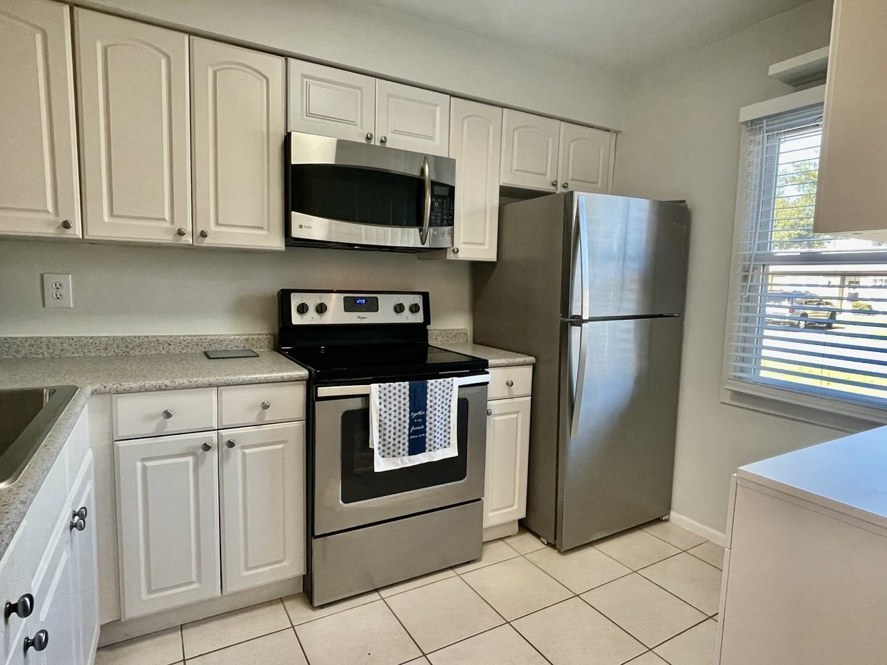 11511 113th St #5A - Photo 3 of 16