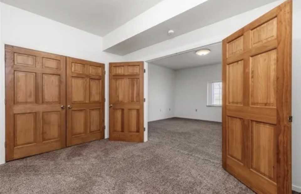 621 Twin Valley Dr #NA - Photo 3 of 19