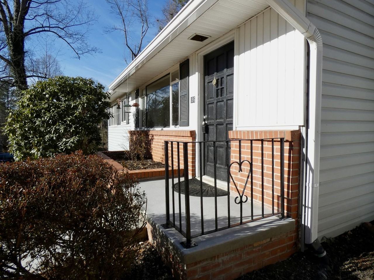 196 Morningside Dr - Photo 2 of 20