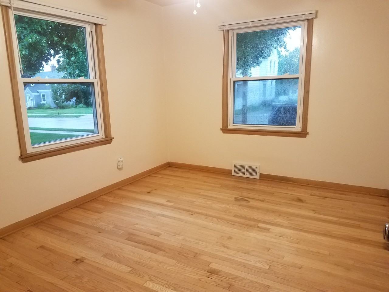 909 Chicago Ave #3 - Photo 2 of 12