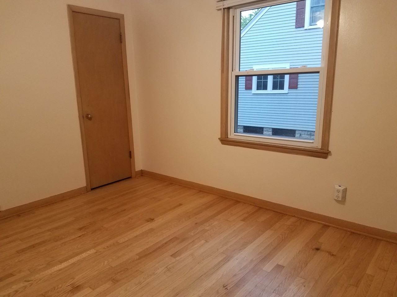 909 Chicago Ave #3 - Photo 3 of 12