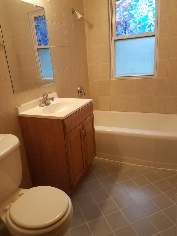 909 Chicago Ave #3 - Photo 4 of 12