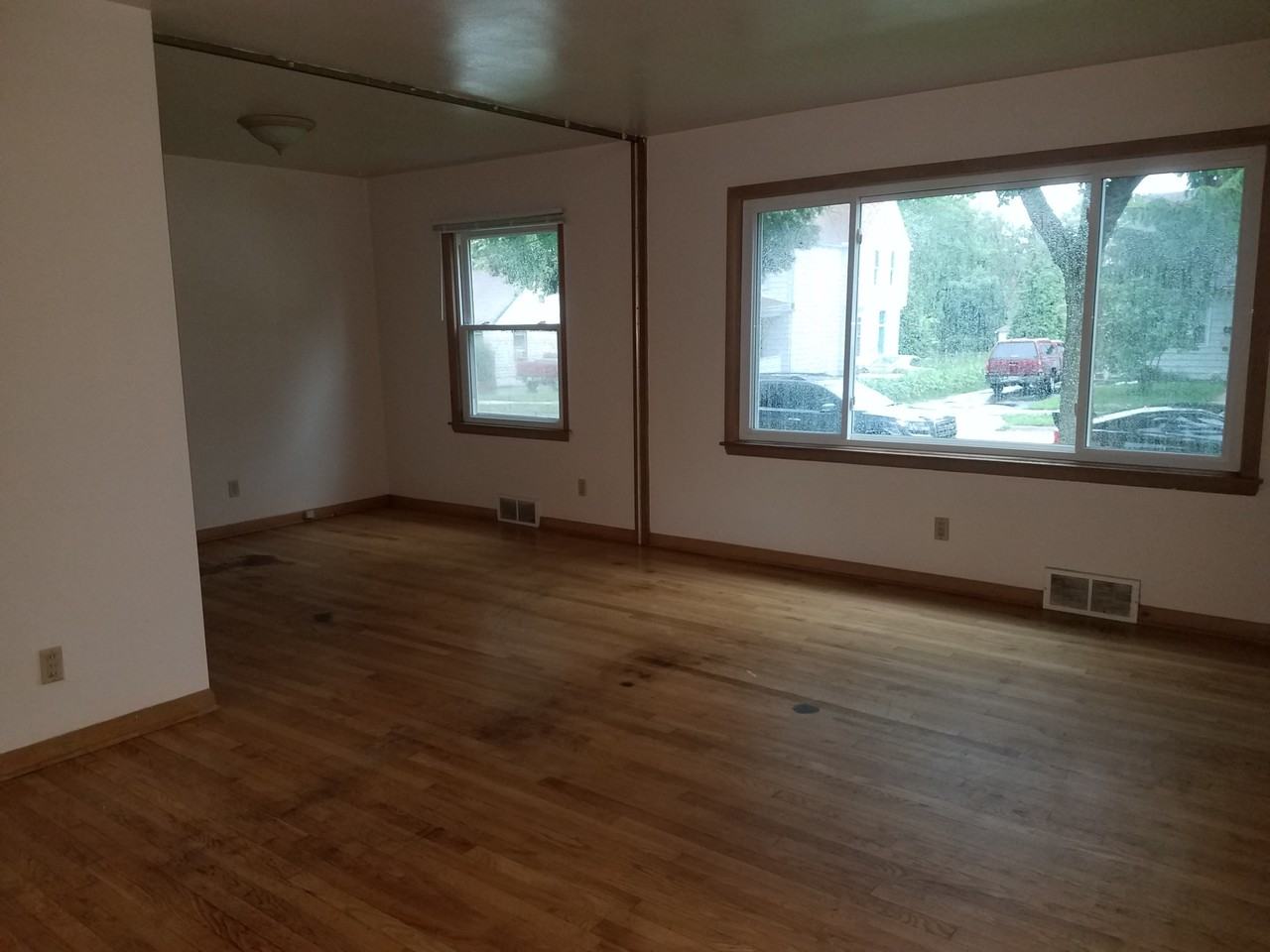 909 Chicago Ave #3 - Photo 6 of 12