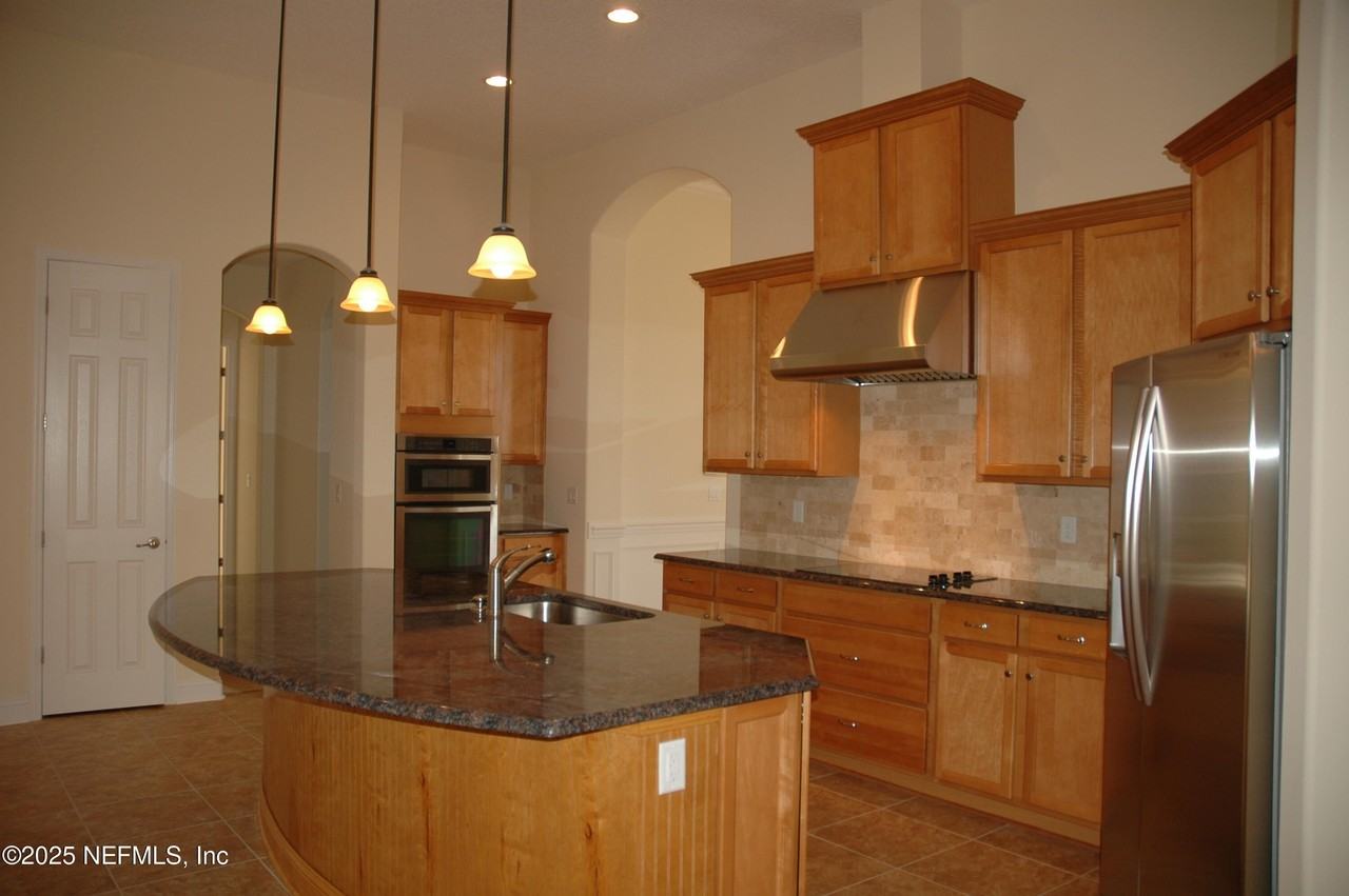 145 Telford Dr - Photo 4 of 27