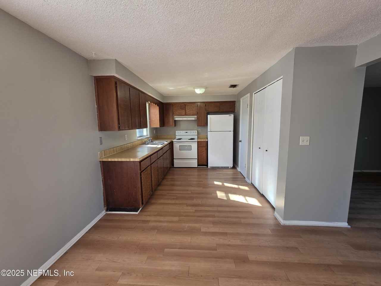 2709 Julie Ln - Photo 4 of 12