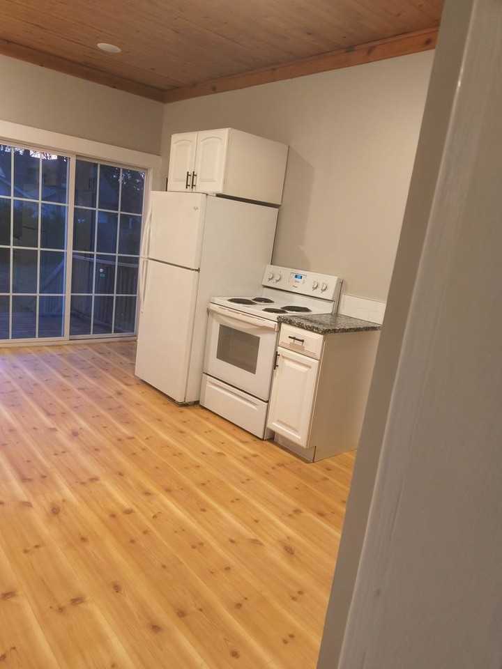 215 S Erie St - Photo 5 of 17