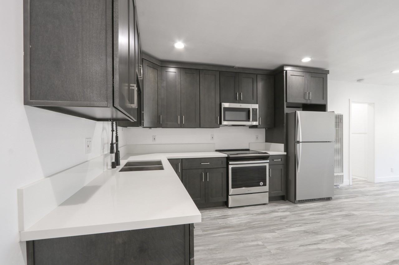 451 N Coronado St #8 - Photo 3 of 23