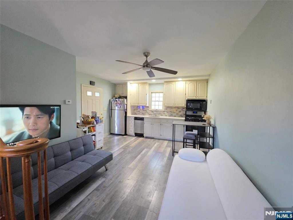 28 Wood Pl - Photo 4 of 9