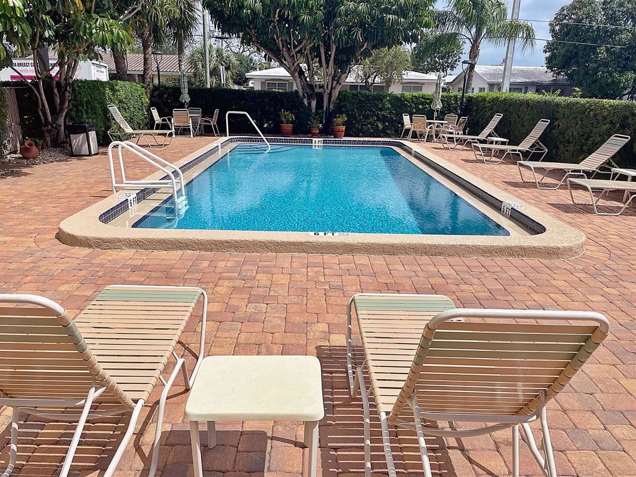 2400 Ne 10th St #403 - Photo 7 of 8