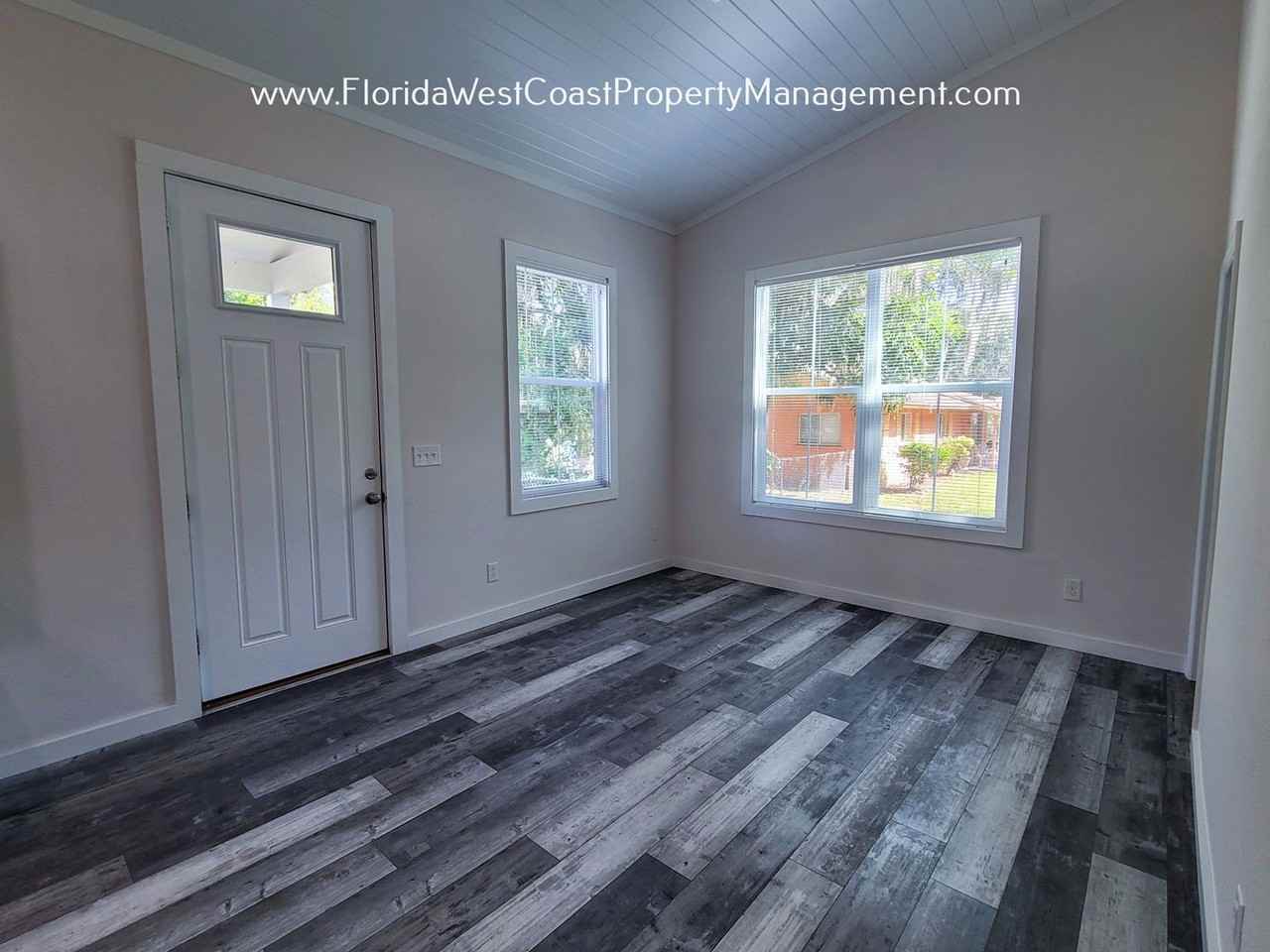 567 18th St E - Photo 4 of 16