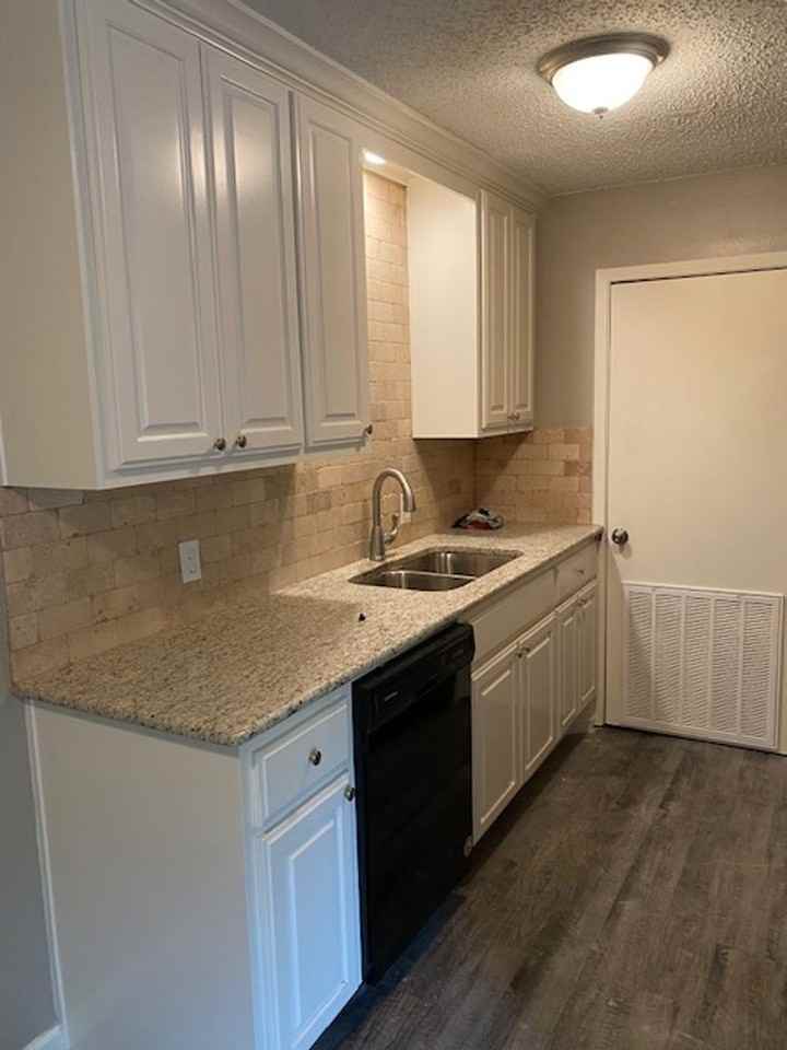 906 Harris - Photo 2 of 17