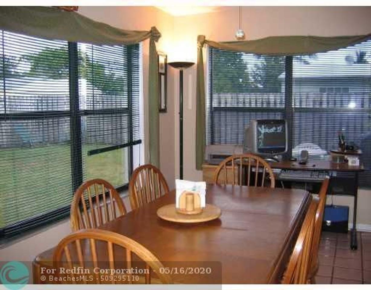 2781 Sw 47th St - Photo 6 of 12