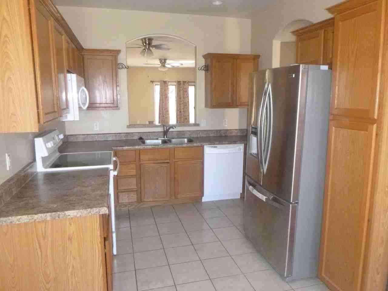 10025 W Concordia Dr - Photo 6 of 15