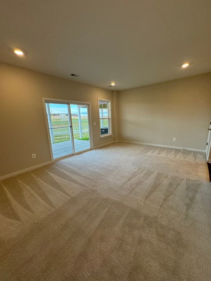 207 Scarlet Maple Ln - Photo 4 of 22