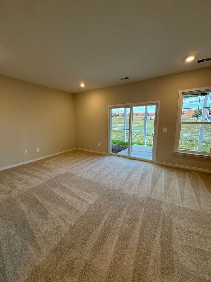 207 Scarlet Maple Ln - Photo 5 of 22